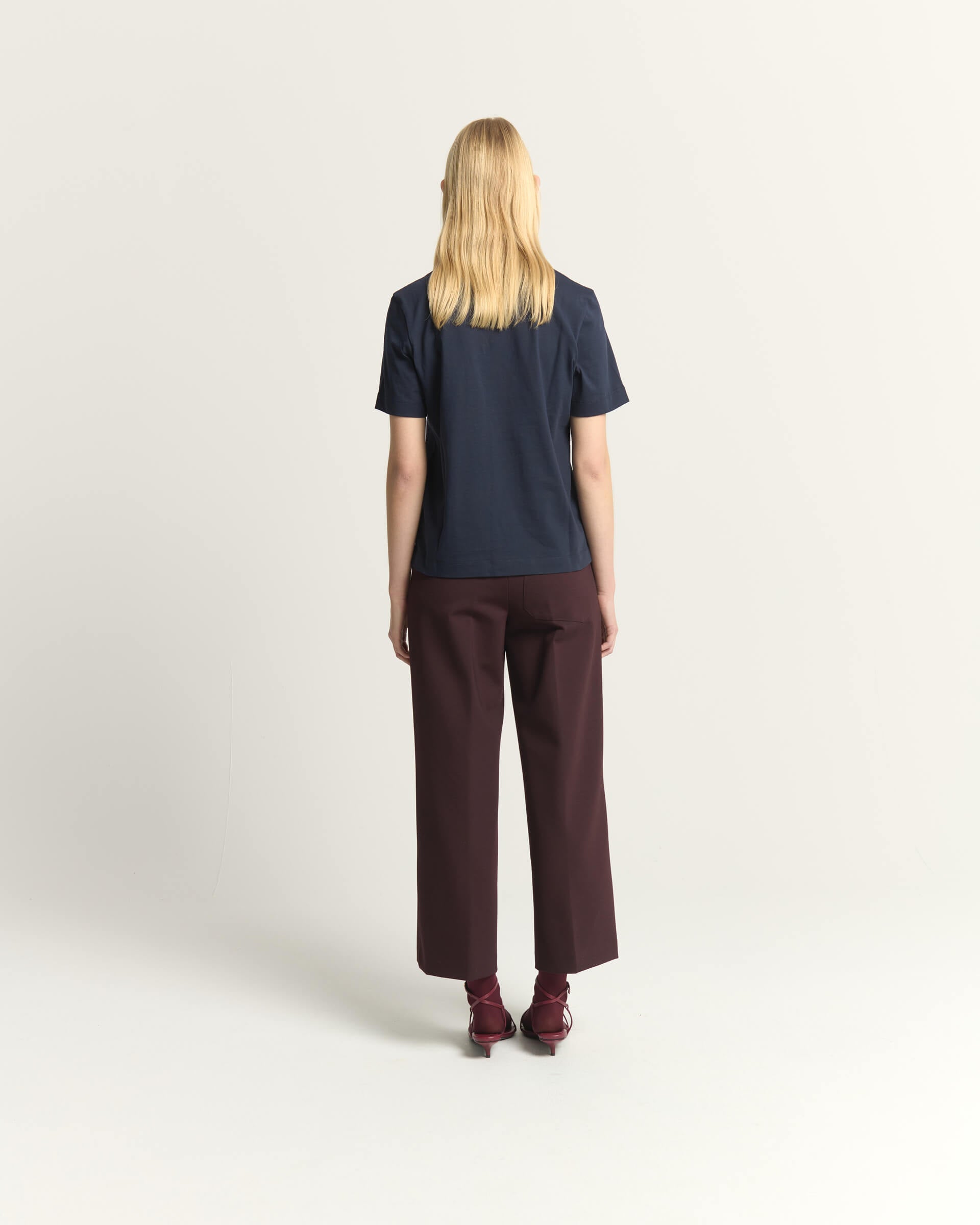 T-SHIRT CON RICAMO