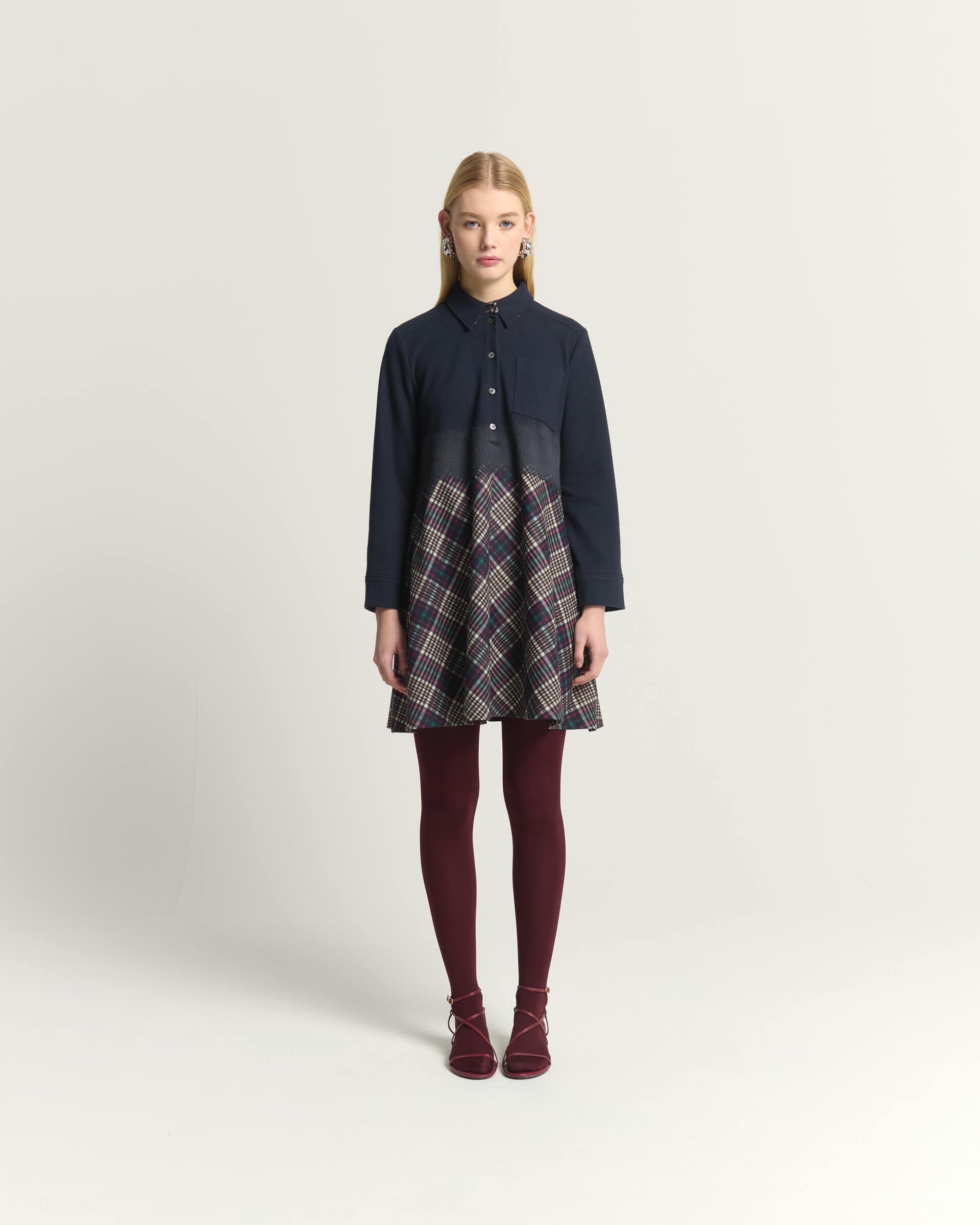 ABITO IN TARTAN CON LAVORAZIONE PUNCH NEEDLE