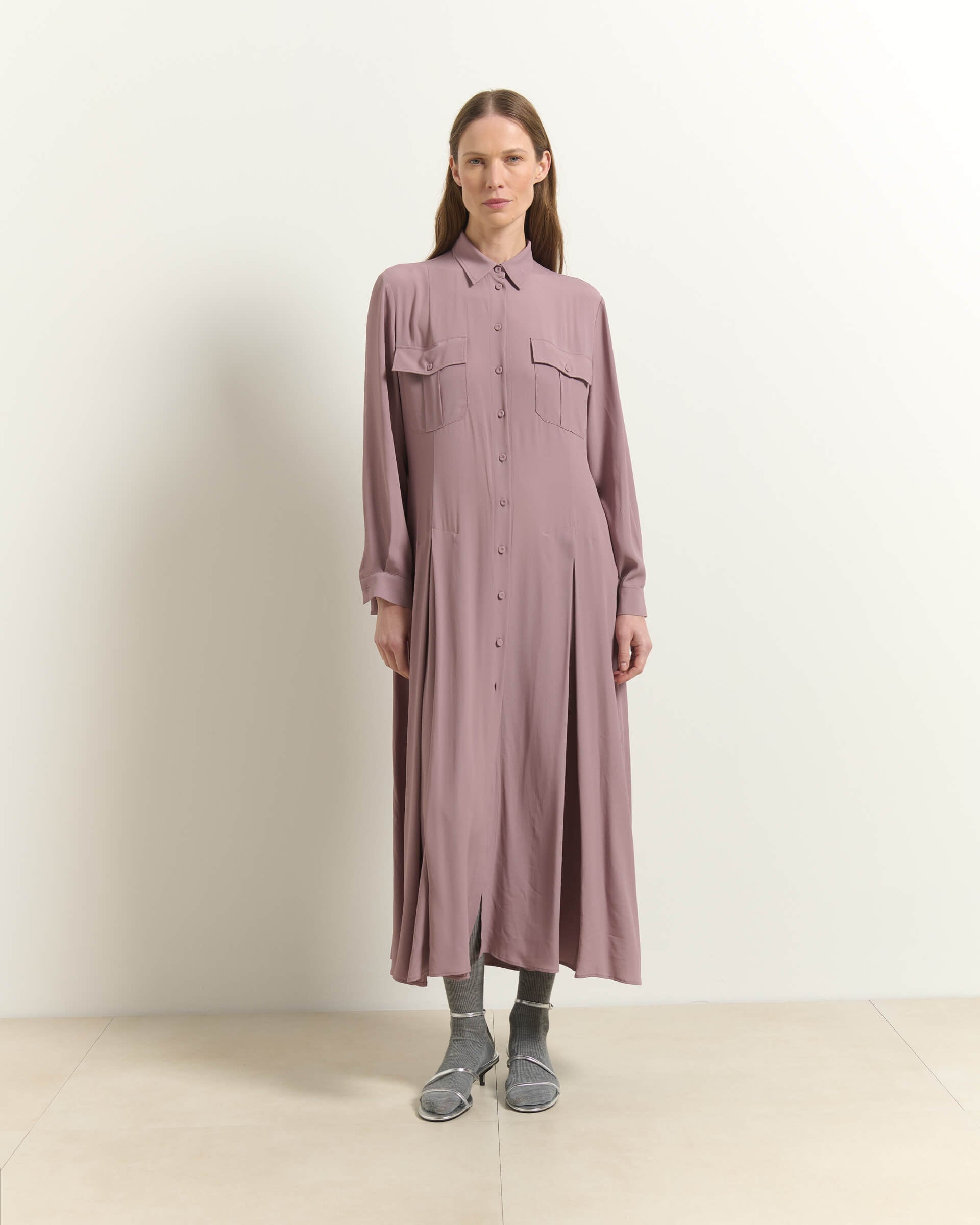 ABITO LUNGO A CAMICIA CON TASCHE A PATTINA