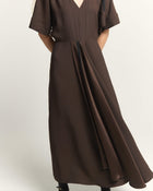 ABITO CON SCOLLO A V E DETTAGLI IN PIZZO