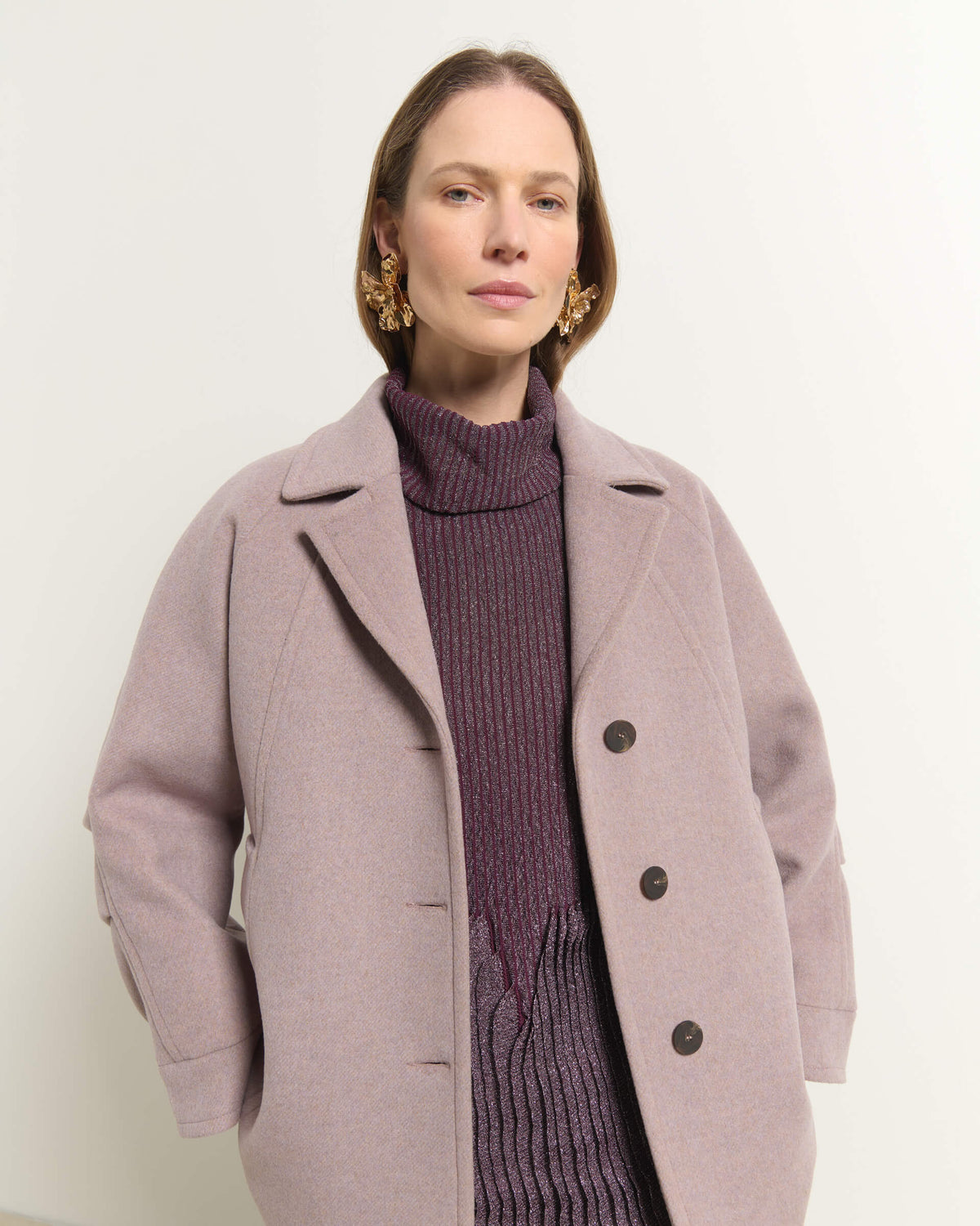 CAPPOTTO CORTO CON SPILLA