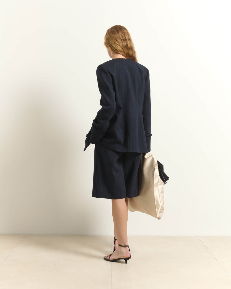 GIACCA CON TASCHE APPLICATE E RIGHE SOTTILI