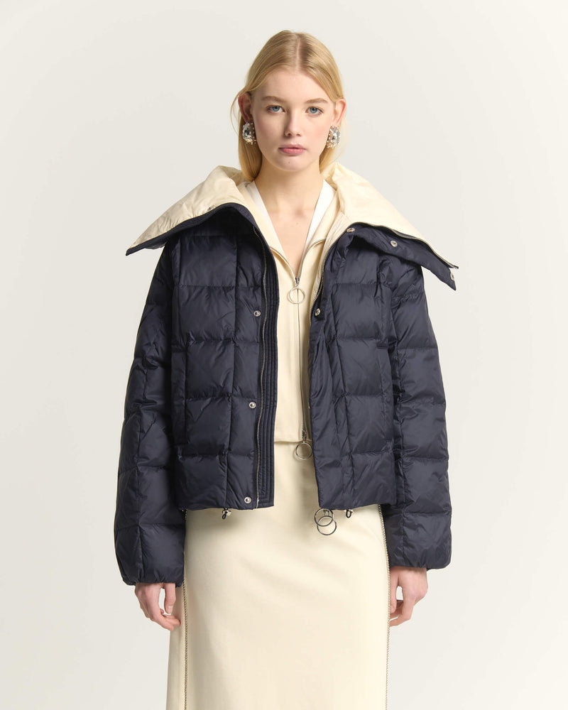 PIUMINO CORTO IN NYLON CON VERA IMBOTTITURA IN PIUMA