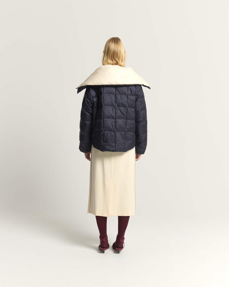 PIUMINO CORTO IN NYLON CON VERA IMBOTTITURA IN PIUMA