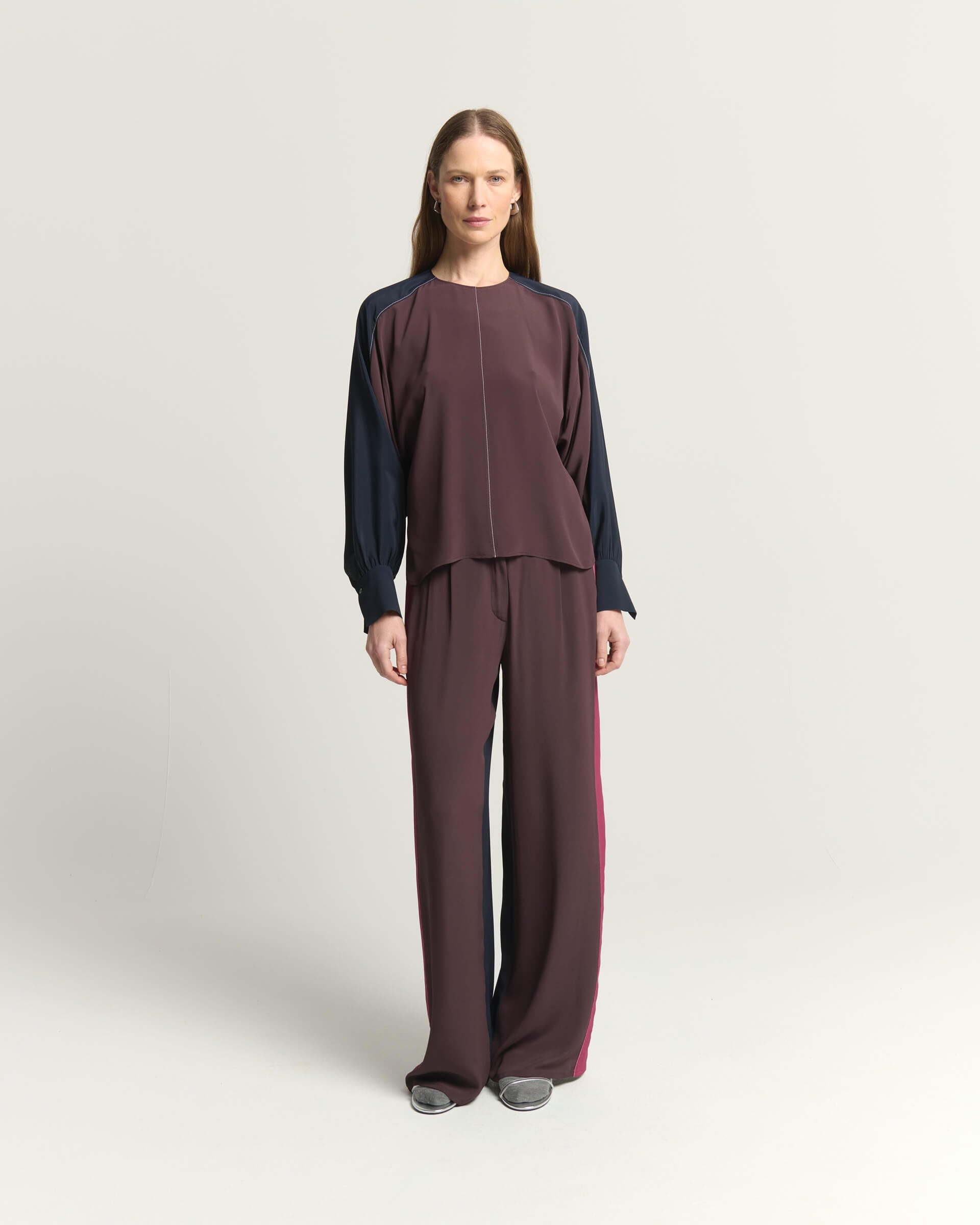 PANTALONI CON BANDE LATERALI A CONTRASTO