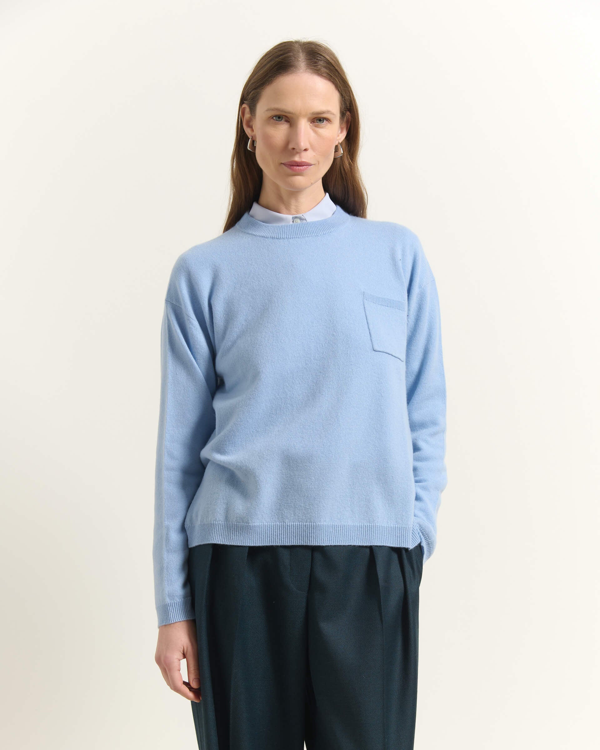 MAGLIONE DI LANA CON TASCHINO APPLICATO SUL PETTO