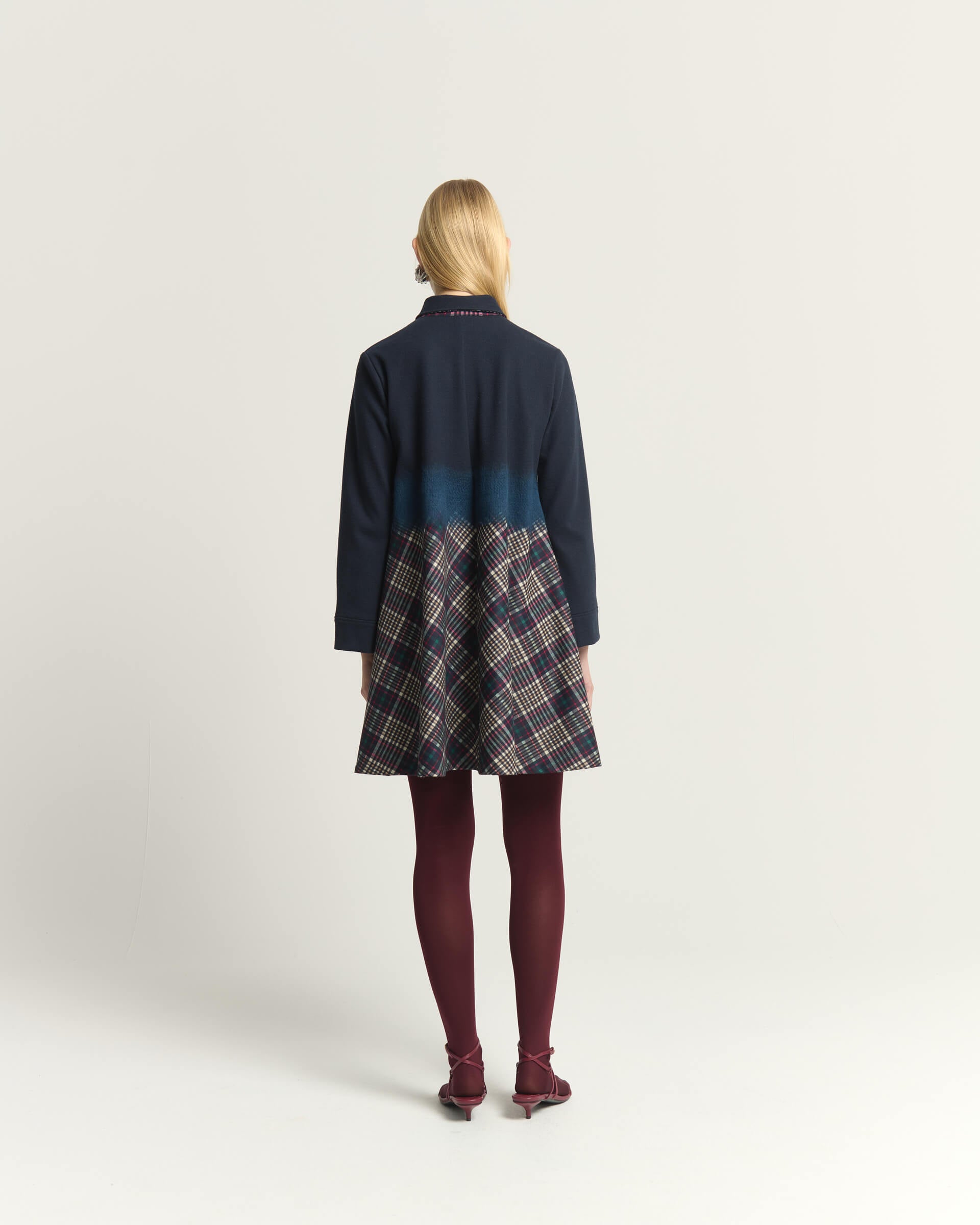 ABITO IN TARTAN CON LAVORAZIONE PUNCH NEEDLE