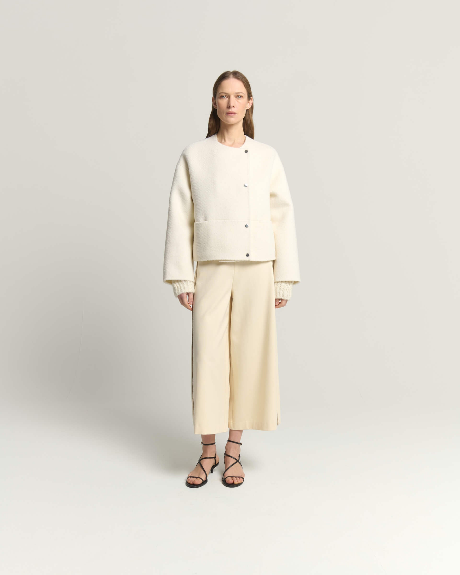 PANTALONI AMPI CON DETTAGLI IN ACCIAIO